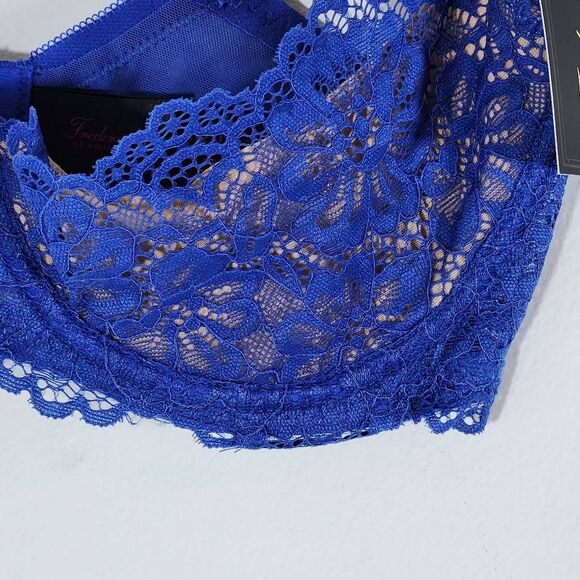 Frederick's of Hollywood Nude and Blue Lace Bra Size 32D NWT Lingerie Shower - Picture 2 of 13